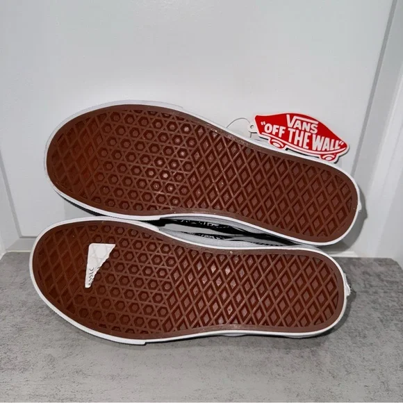 Black & White Vans - 4.5 Men / 6 Women - Picture 6 of 7